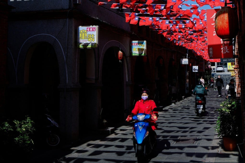 People pass through a street decorated with Taiwanese flags in Kinmen, Taiwan, on December 18, 2023. Taiwan’s presidential and legislative elections are scheduled for January 13. Photo: Reuters