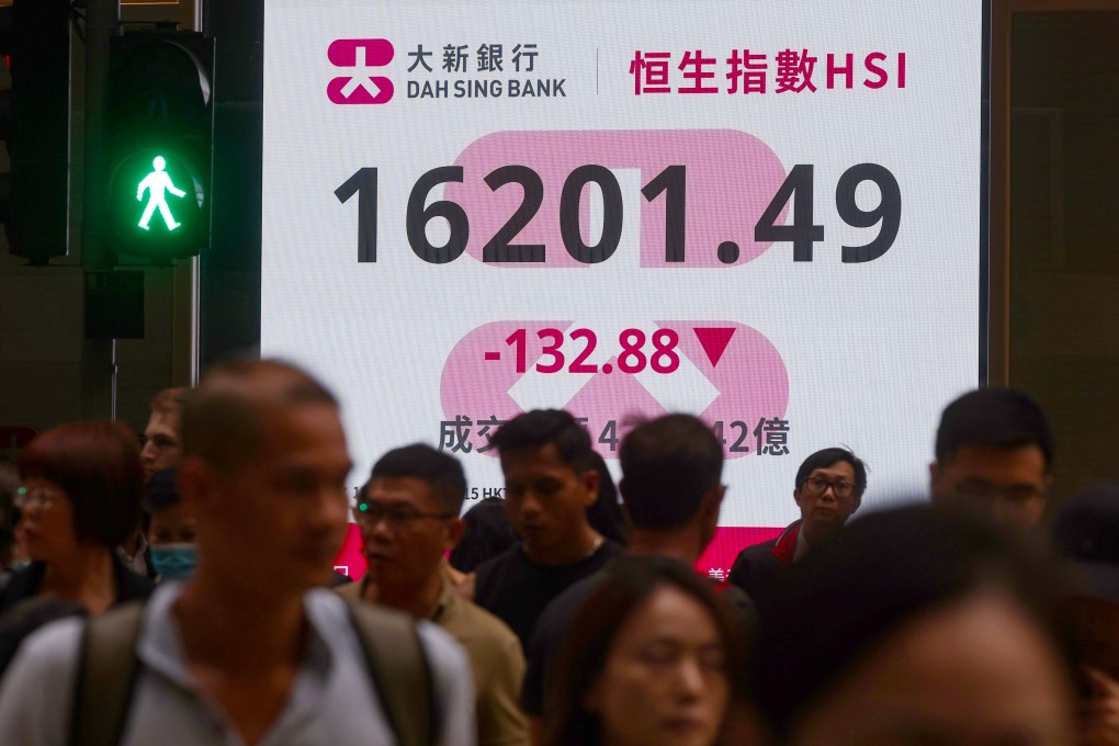 An electric monitor shows the Hang Seng Index in Central on December 11 when it fell to 16,201 points, approaching the lowest level in 14 months. Although investors have reason to feel aggrieved, there are still stocks worth watching in Hong Kong. Photo: Edmond So