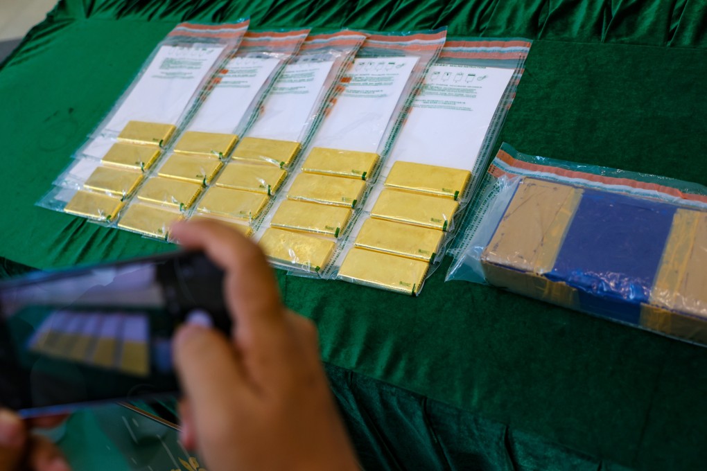 Hong Kong customs officers have seized 20 gold bars hidden inside a car. Photo: Yik Yeung-man