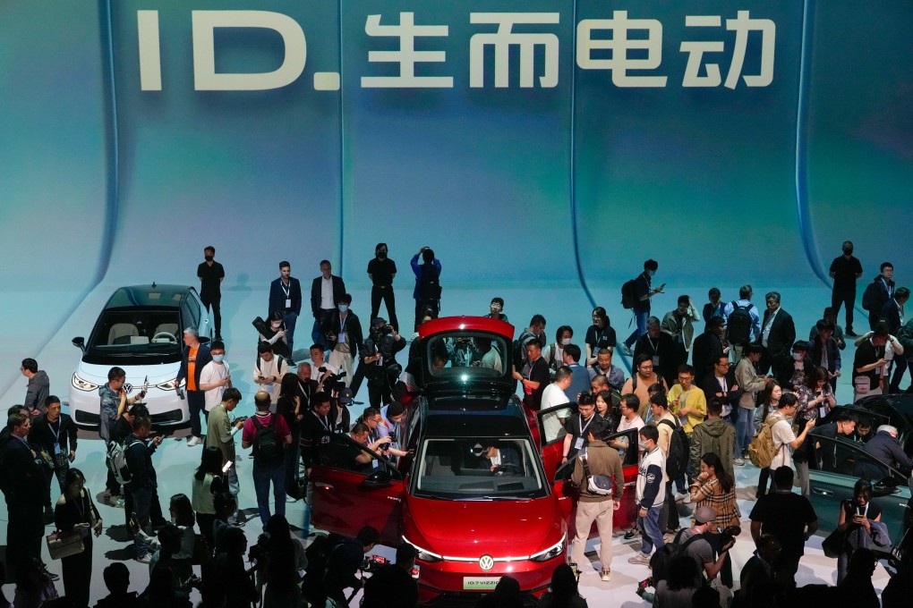 Attendees look at the Volkswagen ID.7 Vizzion, a new electric sedan, during its world premiere on the eve of the Auto Shanghai 2023 show in Shanghai on April 17, 2023. Photo: AP