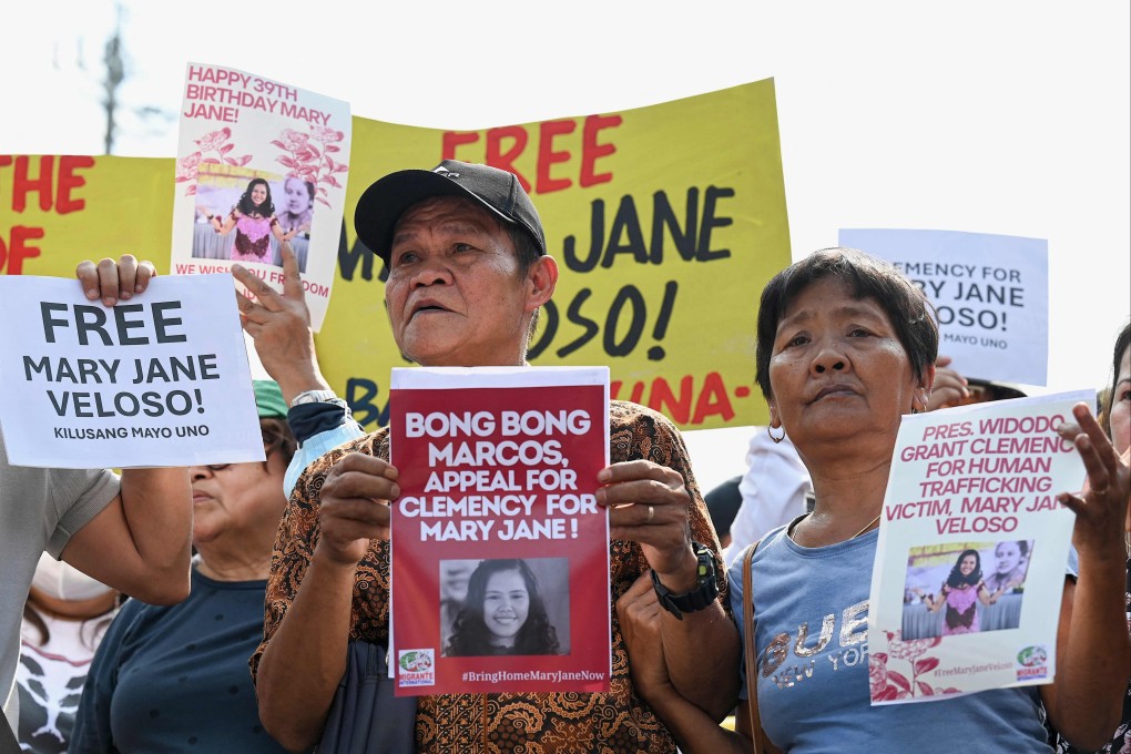 Cesar (left) and Celia Veloso, parents of Mary Jane Veloso, join a protest to appeal for her clemency in Manila on January 10. Photo: AFP