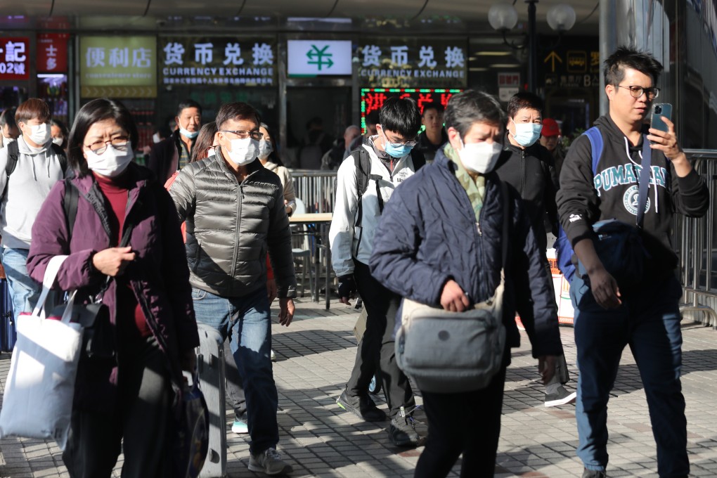 Hong Kong stands little to gain from reintroducing a multiple-entry visa for Shenzhen residents, economists have said. Photo: Xiaomei Chen