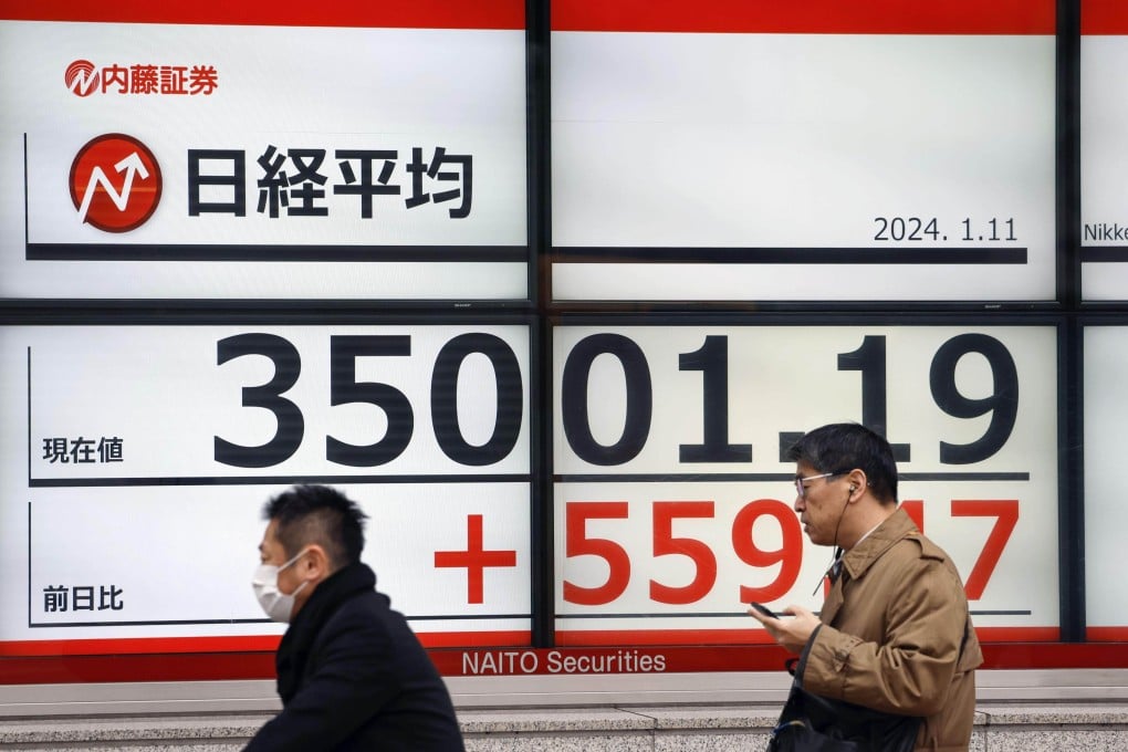 A monitor in Tokyo displays the Nikkei 225 index in this file photo from Thursday. Global net inflows into Japanese shares amounted to 820.4 billion yen last year, according to US research firm Morningstar. Photo: Kyodo