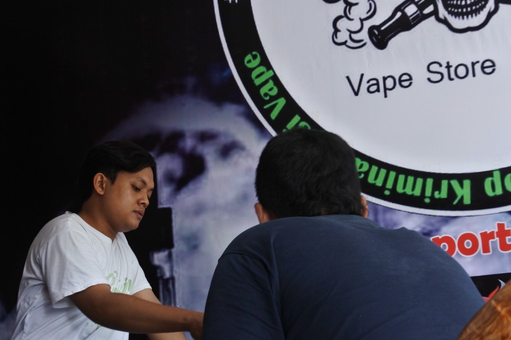 People at a vape and e-cigarette sales kiosk in Java, Indonesia. Photo: Shutterstock