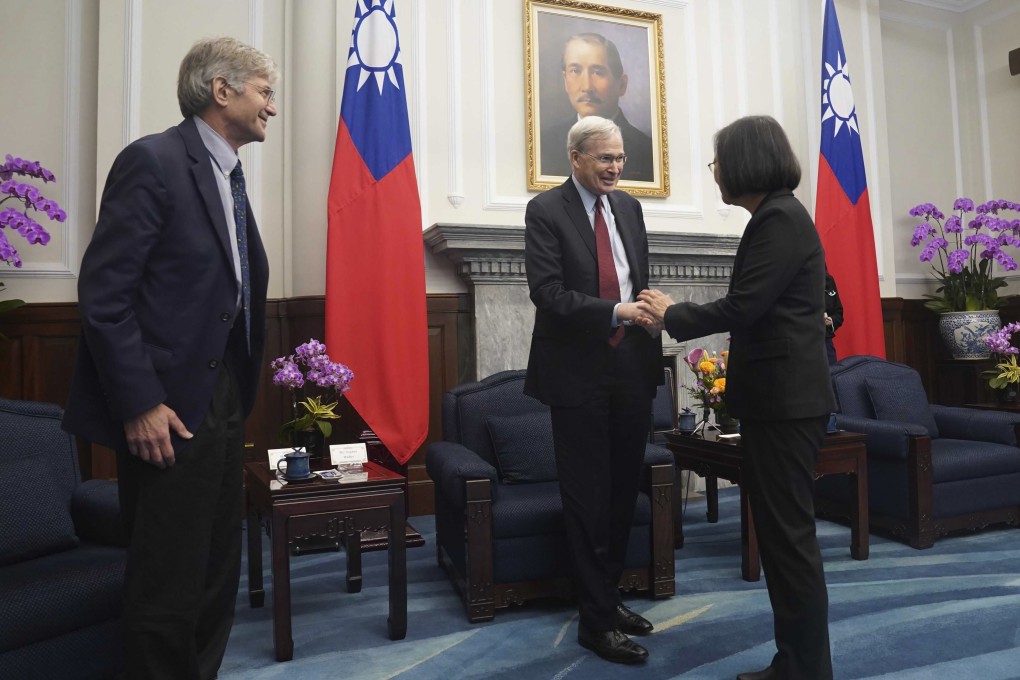 From left, former US deputy secretary of state James Steinberg and former US national security adviser Stephen Hadley meet Taiwanese President Tsai Ing-wen at the Presidential Office in Taipei on Monday. Photo: AP