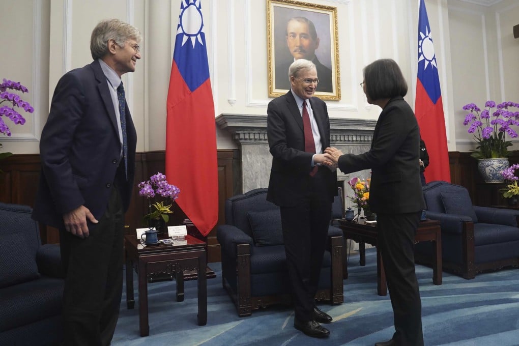 From left, former US deputy secretary of state James Steinberg and former US national security adviser Stephen Hadley meet Taiwanese President Tsai Ing-wen at the Presidential Office in Taipei on Monday. Photo: AP