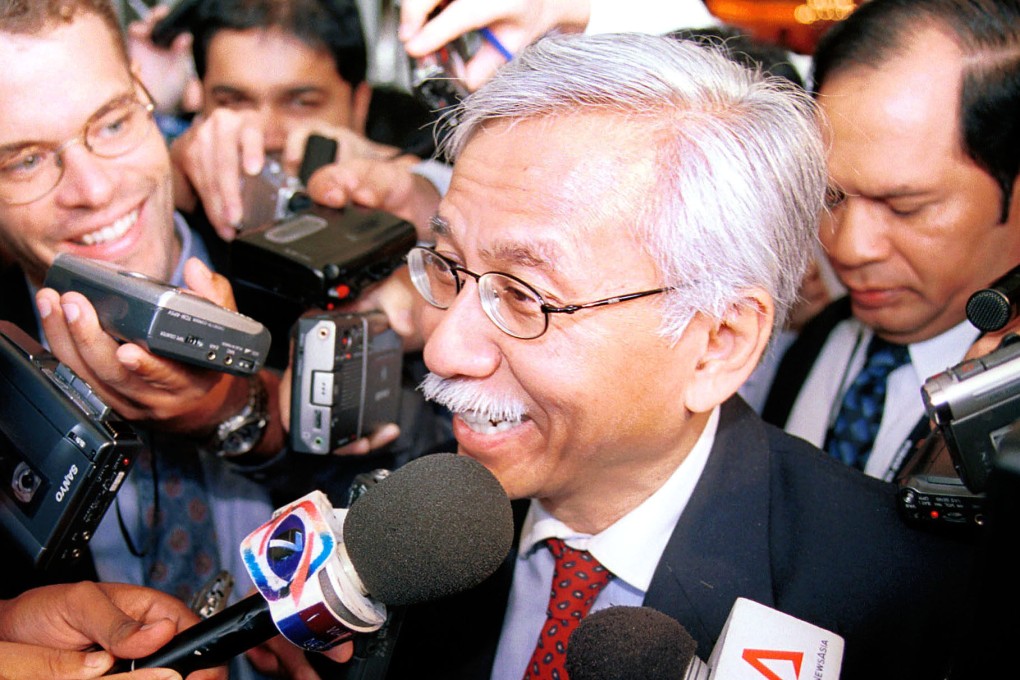 Malaysia’s Finance Minister Daim Zainuddin will have his application to challenge a graft probe against him heard in March. Photo: AP