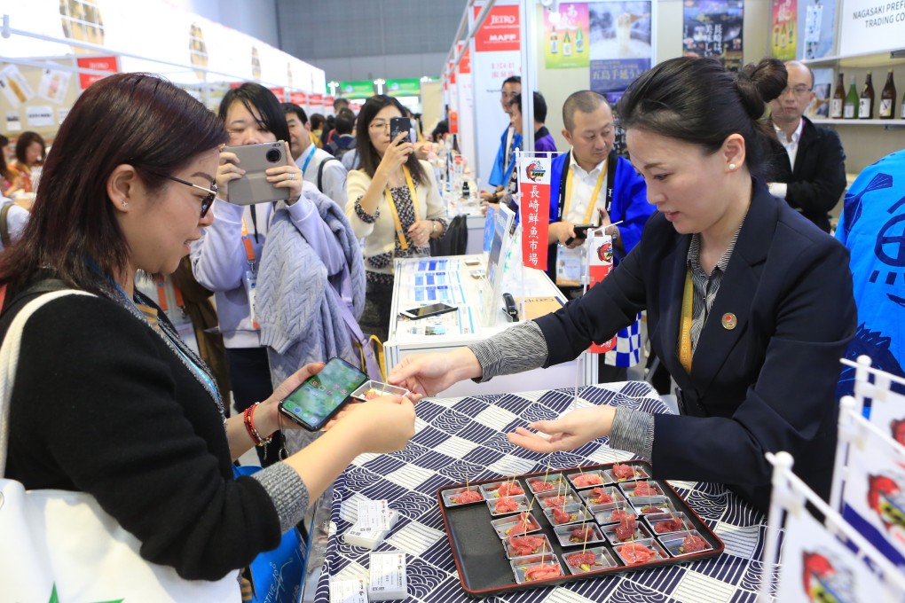Japanese bluefin tuna is sampled at a food and agricultural expo in China in 2019, before the pandemic resulted in visa-free entries being cut off for Japanese businesspeople. Photo: Xinhua