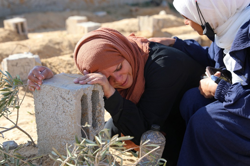 A Palestinian woman reacts at the grave of her son killed in an Israeli strike, amid the ongoing conflict between Israel and the Palistinian Islamist group Hamas. Photo: Reuters