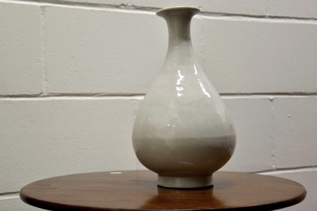 A stolen 15th century Chinese Ming dynasty vase that was recovered by the Metropolitan Police during a London undercover operation. Photo: AP