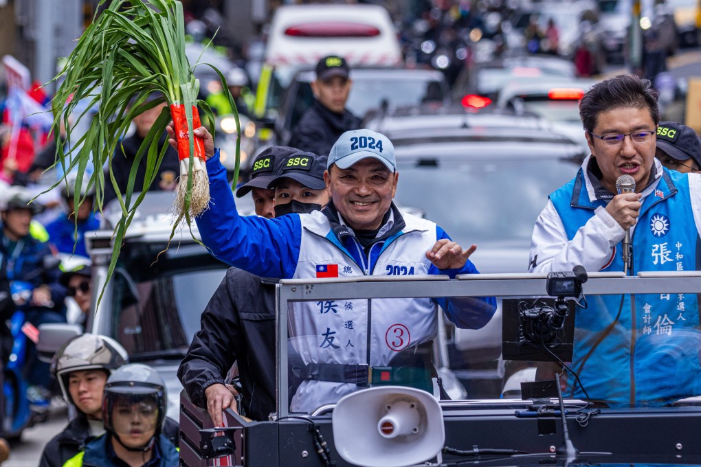 Kuomintang presidential candidate Hou Yu-ih holds garlic sprouts during a rally in Taipei ahead of the Taiwan elections, on January 4, 2024. Photo: Getty Images