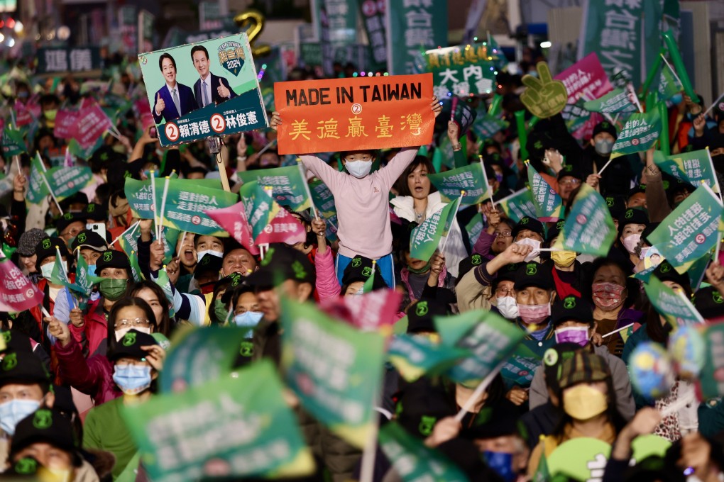 Supporters of the DPP’s William Lai chant slogans during a rally in Tainan city, Taiwan, on January 12. Photo: EPA-EFE