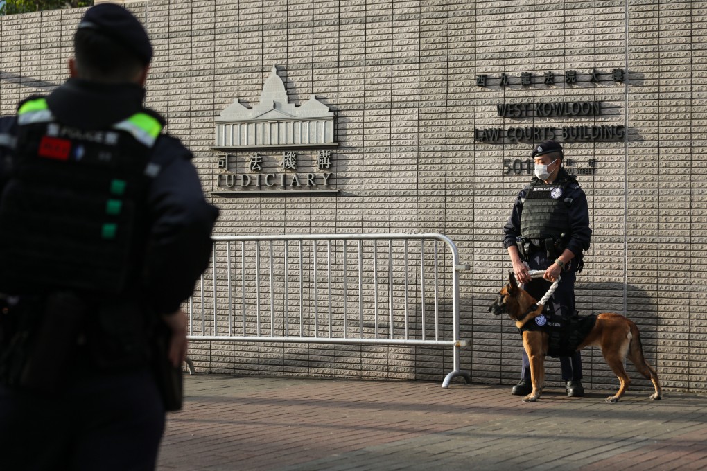 Police on guard outside West Kowloon Court. Photo: Xiaomei Chen
