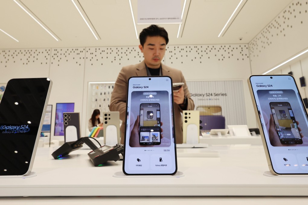 Samsung Electronics’ latest Galaxy S24 series smartphones are seen on display at a company store in Seoul, South Korea, on January 18, 2024. Photo: dpa