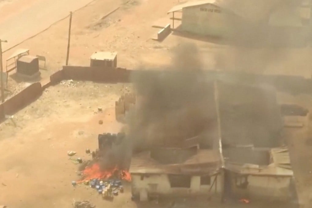 A building burns amid a surge in violence in Mangu, Plateau State, Nigeria. Photo: Reuters TV