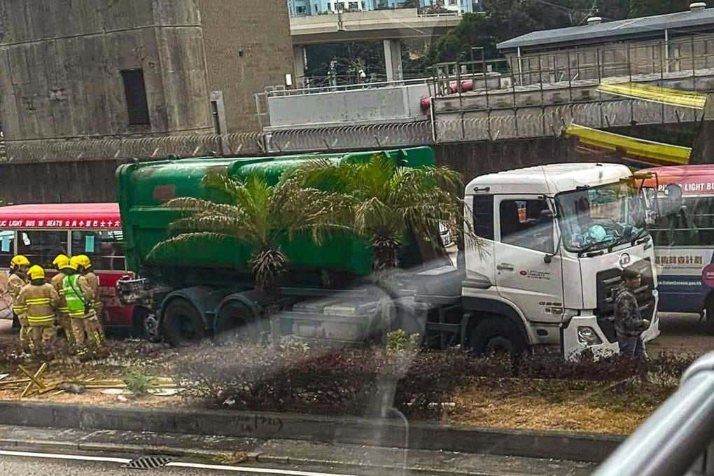 The aftermath of the crash on Kwun Tong Road. The affected traffic lanes have reopened, according to the Transport Department. Photo: Facebook/Thomas Hung