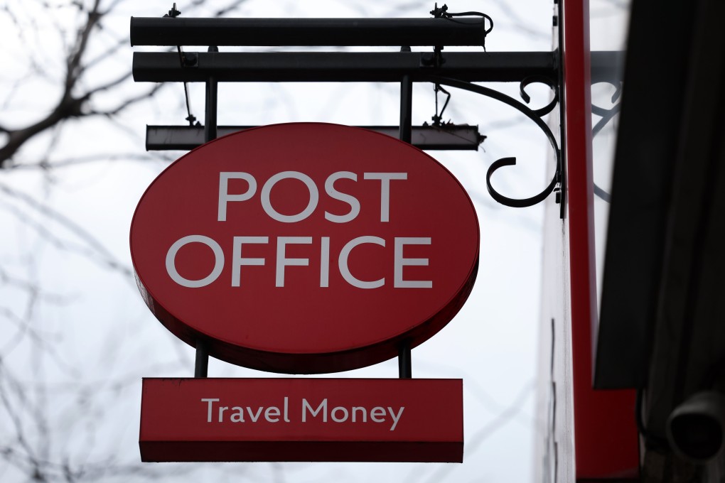 A sign hangs outside a post office in London on January 8. Photo:  EPA-EFE