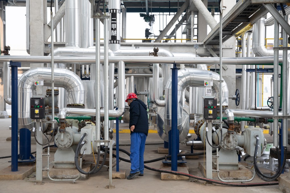 Total profits at industrial enterprises with annual revenue of at least 20 million yuan (US$2.8 million) from their main operations fell by 2.3 per cent last year. Photo: Xinhua