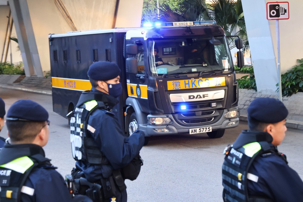 A prison van carrying Jimmy Lai arrives at West Kowloon Court. Photo: Dickson Lee