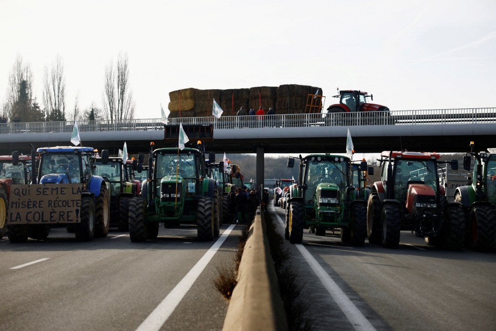 French farmers block a highway with their tractors in Longvilliers, near Paris. Photo: Reuters