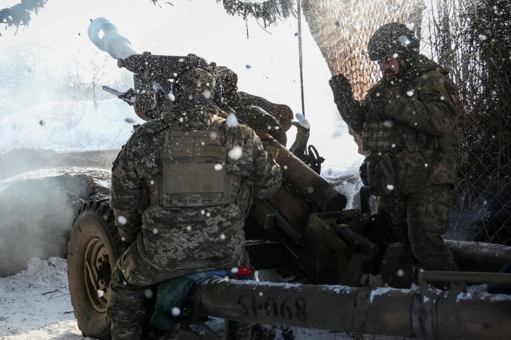 Ukrainian service members fire a L119 howitzer near the frontline town of Marinka, Donetsk region, Ukraine. Photo: Reuters