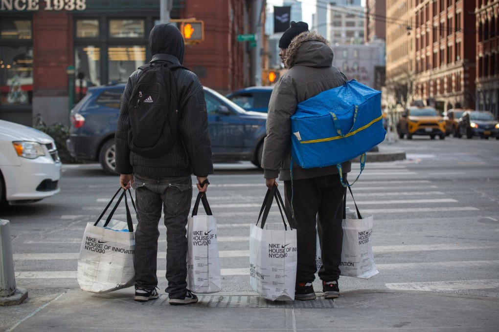People wait to cross the street in the Soho neighborhood of New York on January 22. Even though the economy has added 14 million jobs since US President Joe Biden took office, only a third of Americans approve of his job performance. Photo: Bloomberg