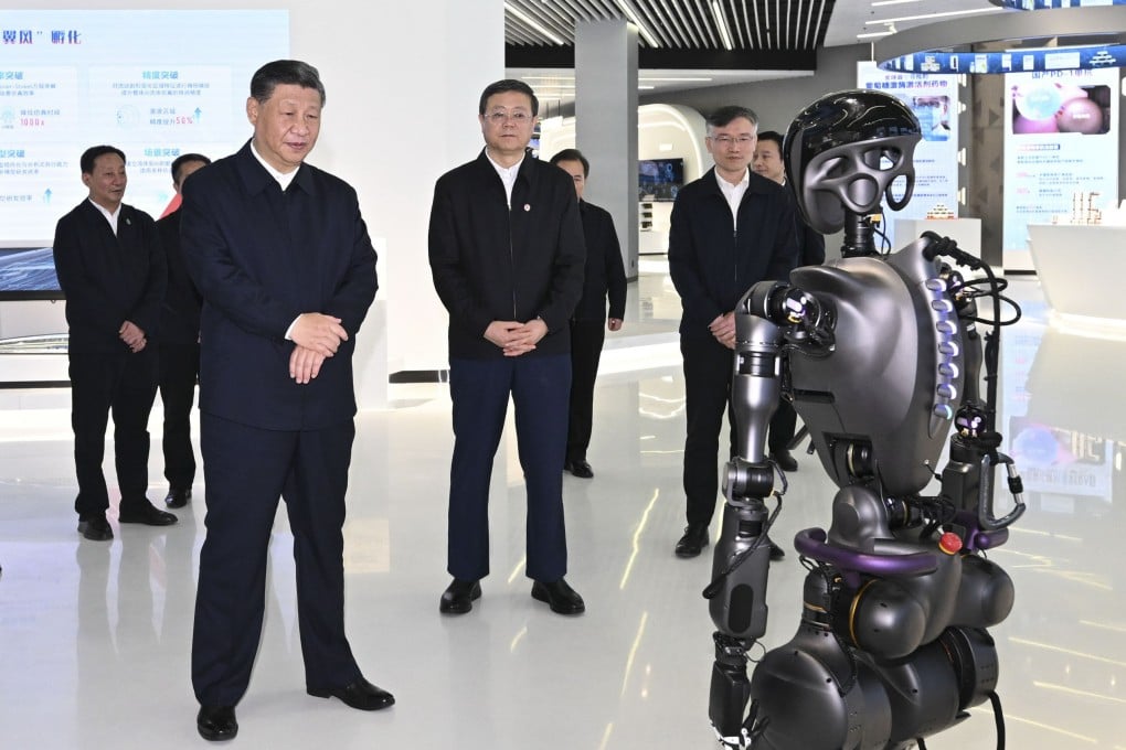 Chinese President Xi Jinping (left) inspects an exhibition on science and tech innovations in Shanghai on November 28. The Chinese leader said at a Politburo meeting on Wednesday that China must use innovation to cultivate new industries. Photo: Xinhua
