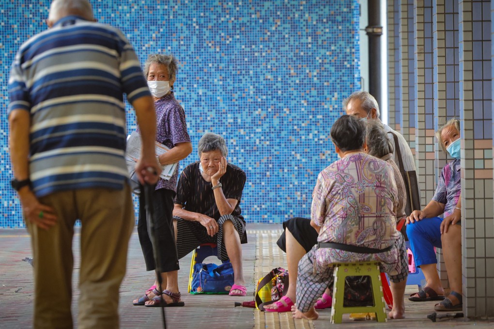 Elderly resting in the park at Cheung Sha Wan. Experts have called for proactive measures to prevent suicides among the elderly. Photo: Jelly Tse