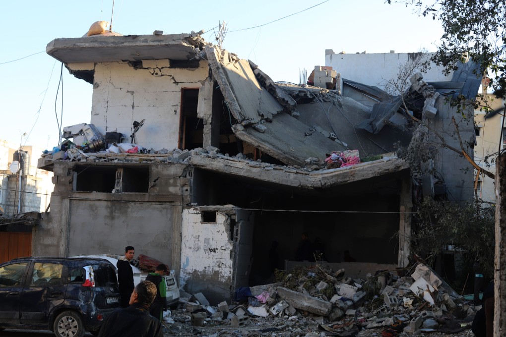 Palestinians inspect the debris of a building after Israeli air strikes in the southern Gaza Strip city of Rafah on February. Photo: Xinhua