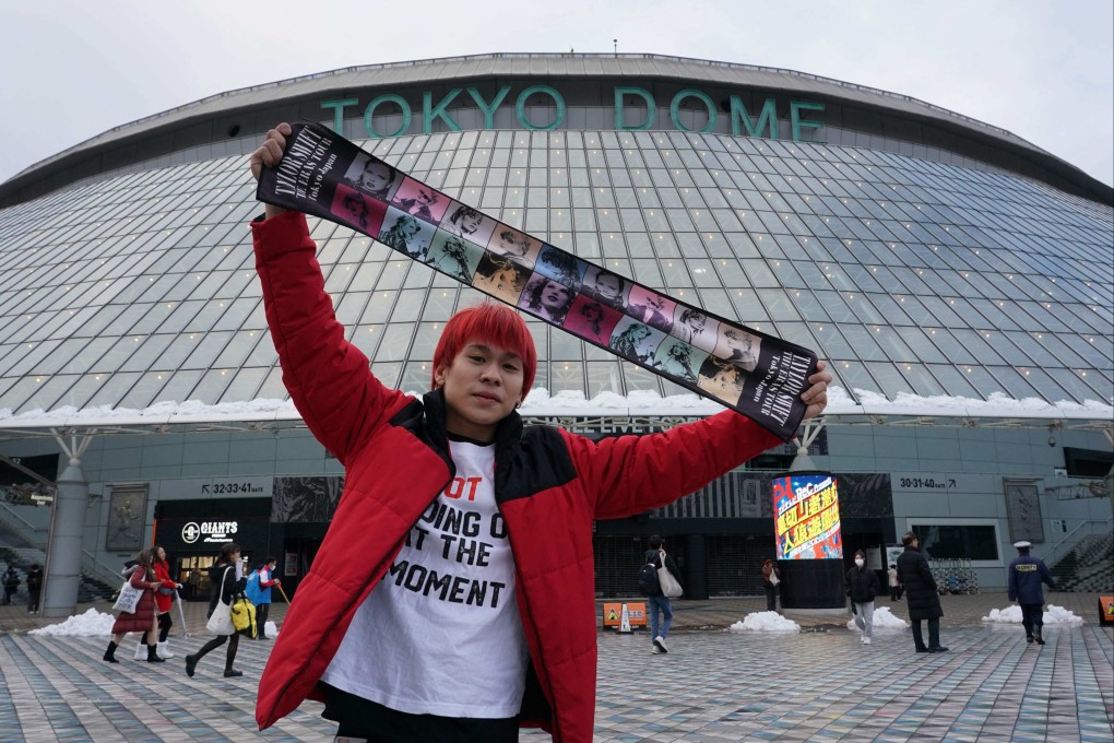 A fan buys a Taylor Swift merchandise at the Tokyo Dome in Tokyo on February 6. Photo: AFP