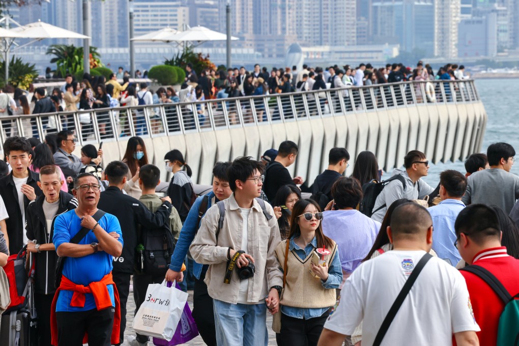 Hong Kong logged 258,354 entering the city on Saturday, of which more than 128,000 were visitors. Photo: Dickson Lee