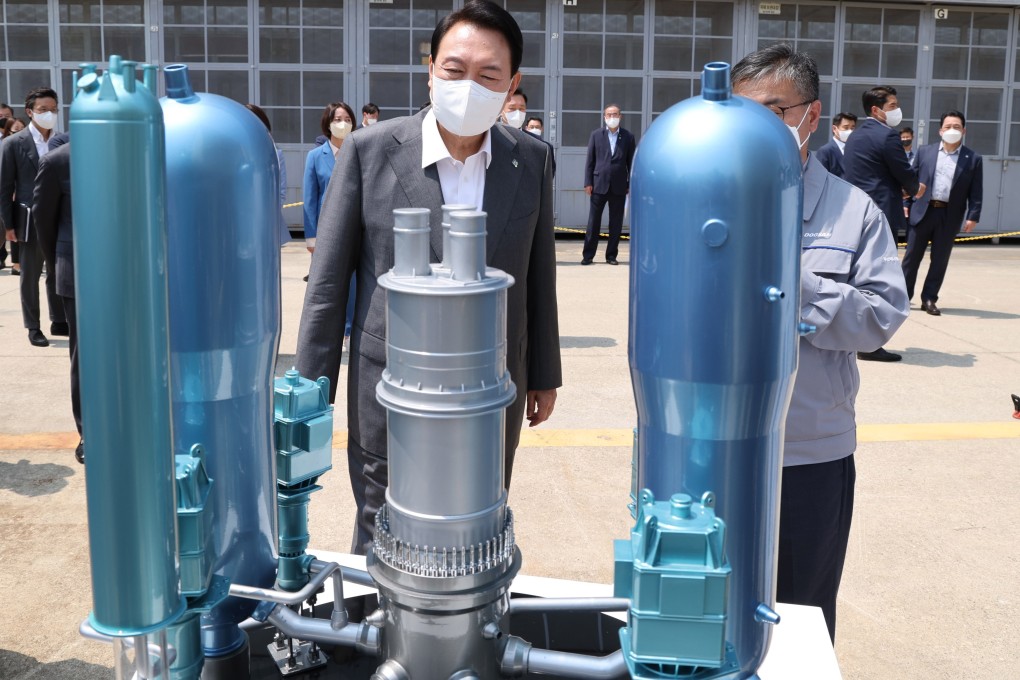 South Korean President Yoon Suk-yeol (centre) views a miniature model of a domestically built APR1400 reactor as he tours a nuclear reactor factory in Changwon, South Korea, on June 22, 2022. Photo: EPA-EFE