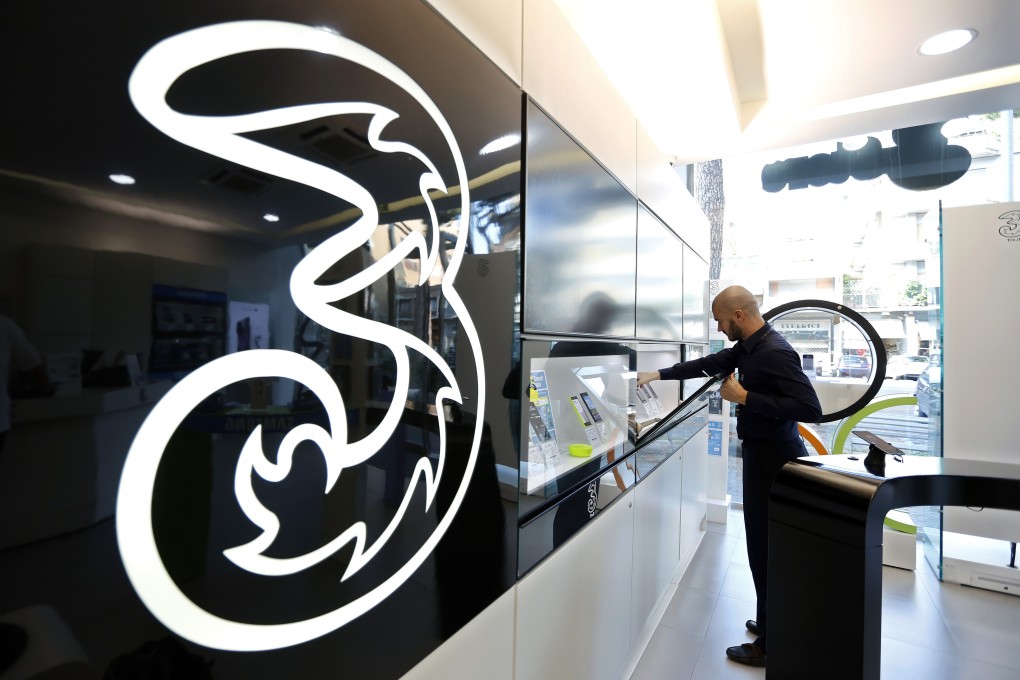 A 3 Italia mobile phone store operated by CK Hutchison Holdings in Rome, Italy. Photo: Bloomberg