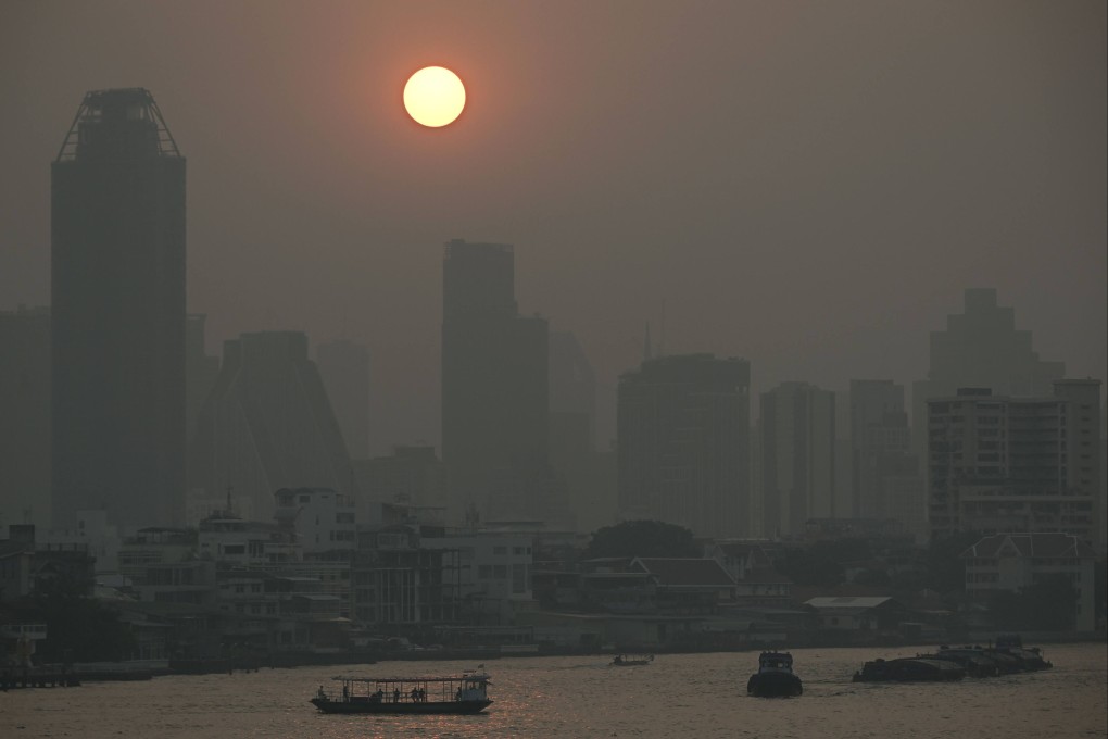 Pollution levels in Bangkok and surrounding provinces hit unhealthy levels on Thursday. Photo: AFP