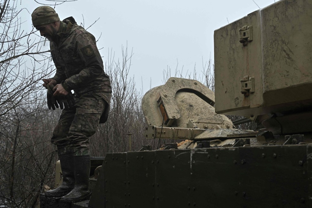 A Ukrainian serviceman prepares for combat not far from Avdiivka in the Donetsk region. Kyiv’s troops are reportedly outnumbered 7 to 1 in the area. Photo: AFP
