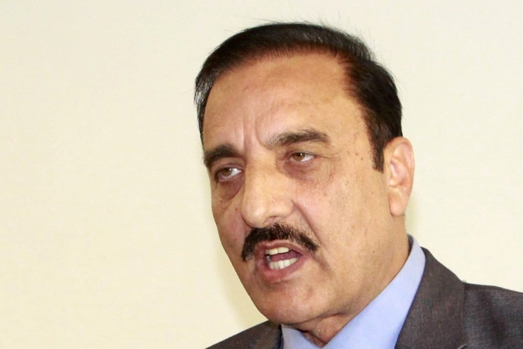Liaqat Ali Chatha, commissioner of Rawalpindi in Pakistan, talks with journalists as he offers his resignation on Saturday, accepting responsibility over alleged rigging in general elections. Photo: EPA-EFE