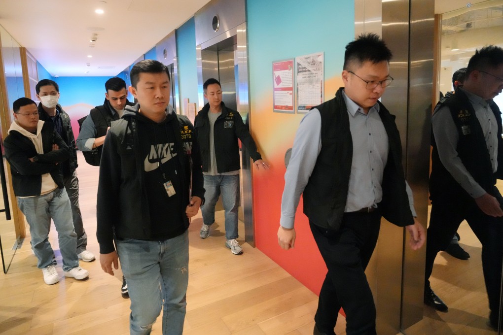 Hong Kong police officers visit KeeTa’s offices in Causeway Bay as part of the force’s illegal-workers investigation. Photo: Sam Tsang