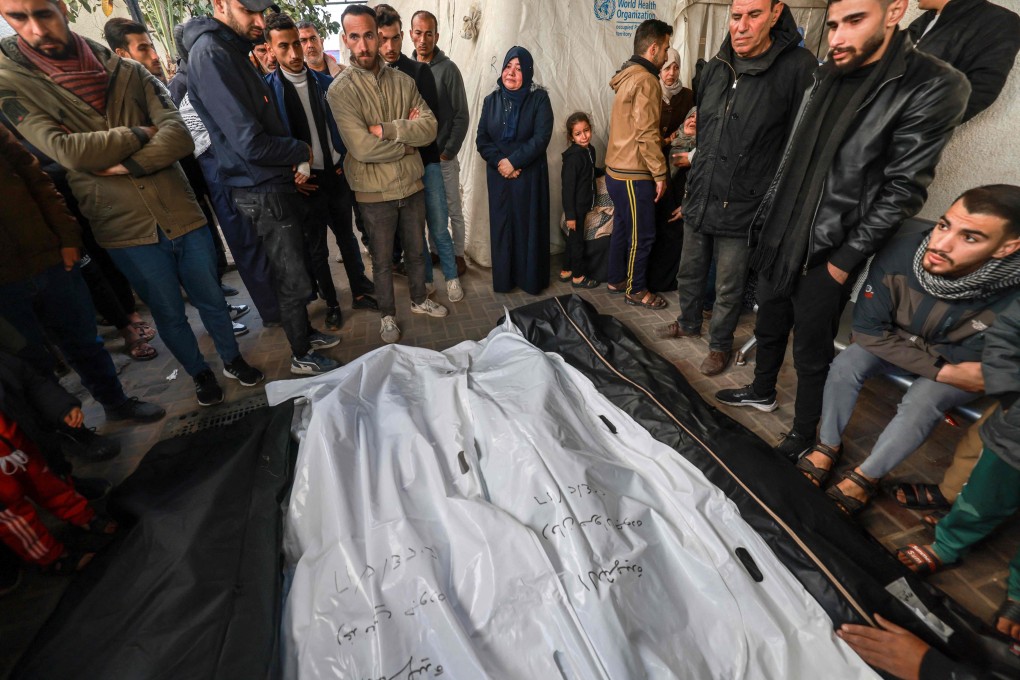 Palestinians mourn near the bodies of loved ones following Israeli strikes in the southern Gaza Strip. Photo: AFP