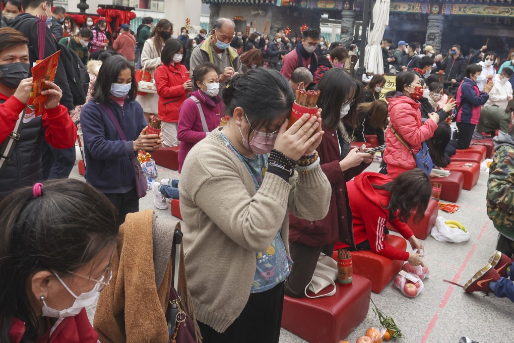 Worshippers pray at Wong Tai Sin Temple in Hong Kong on the fourth day of the Lunar New Year holidays on January 25, 2023. Photo: Jonathan Wong