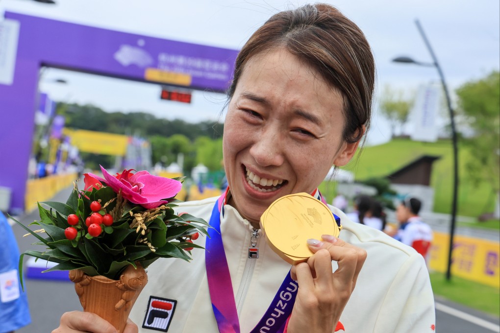 A tearful Yang Qianyu holds her gold medal after winning the women’s road race at the Asian Games in Hangzhou. Photo: Dickson Lee.