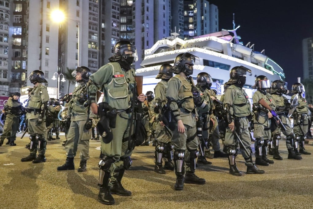 Riot police in Whampoa, Hung Hom, after anti-government protesters vandalised several shops in the area. Photo: Edmond So
