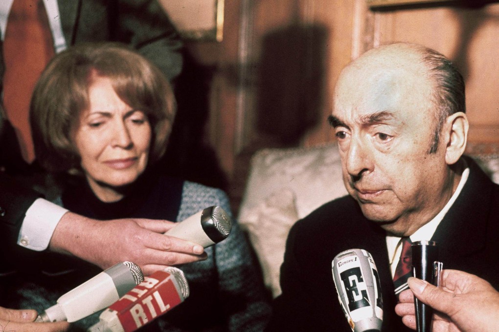 Chilean writer and diplomat Pablo Neruda, then ambassador in France, answers journalists’ questions in October 1971 next to his wife at the Chilean embassy in Paris. Photo: AFP