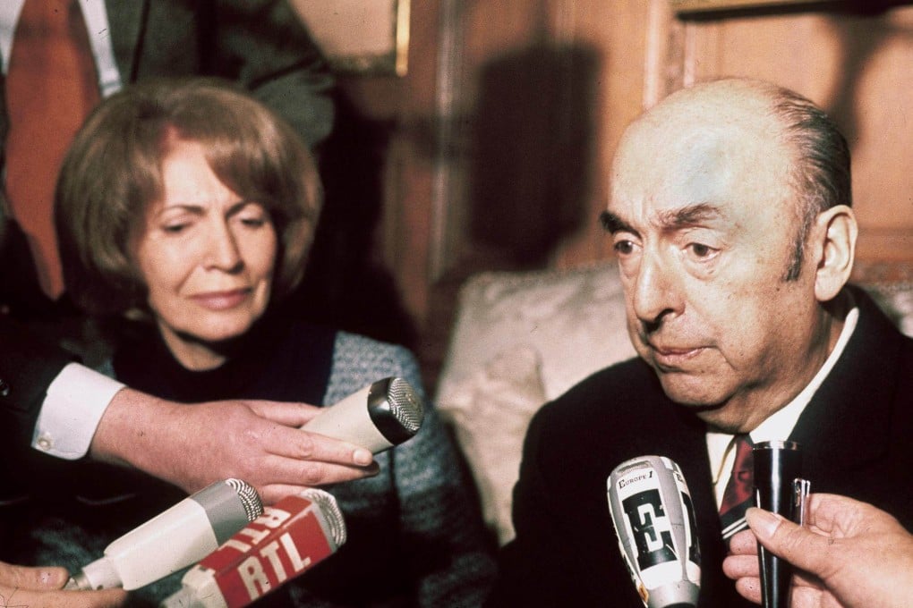 Chilean writer and diplomat Pablo Neruda, then ambassador in France, answers journalists’ questions in October 1971 next to his wife at the Chilean embassy in Paris. Photo: AFP