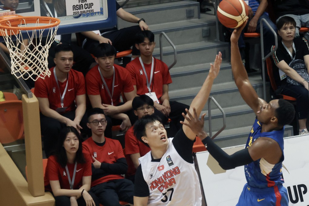 Justin Brownlee of the Philippines (right) is challenged by Tsoi Lung-tak in Tsuen Wan. Photo: Jonathan Wong