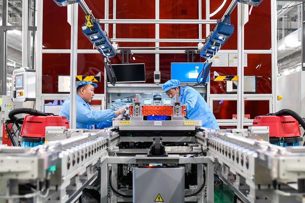 Chinese manufacturers would be able to make 4,800 gigawatt-hours of batteries in 2025, four times the demand of its EV makers, according to online investment publication Gelonghui. Photo: Xinhua