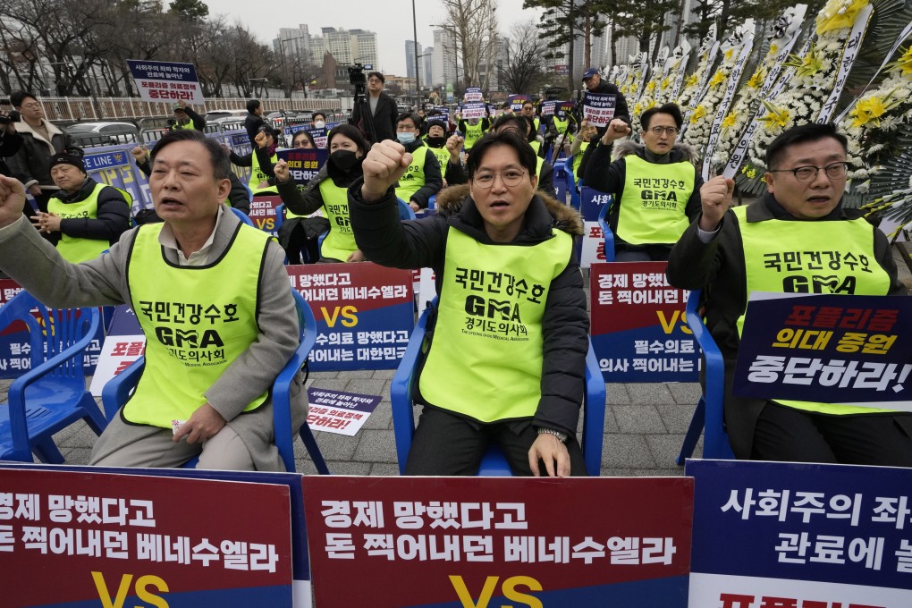 Members of the Korea Medical Association stage a rally against the government’s medical policy near the presidential office in Seoul, South Korea on Wednesday. Photo: AP