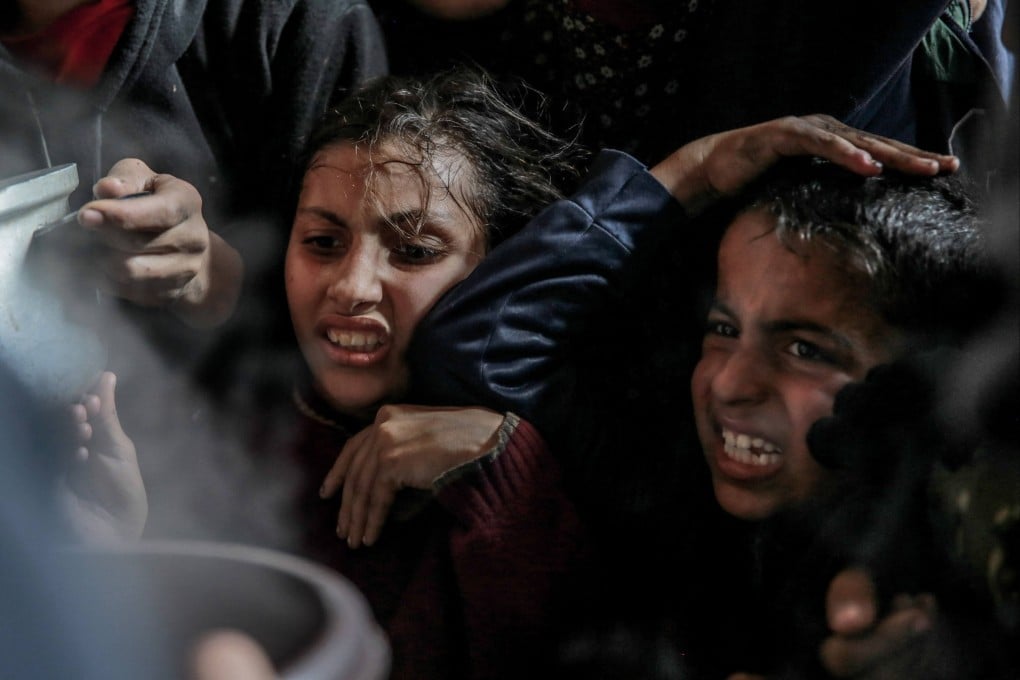 Palestinian children gather for food in Beit Lahia, in the northern Gaza Strip. Photo: AFP