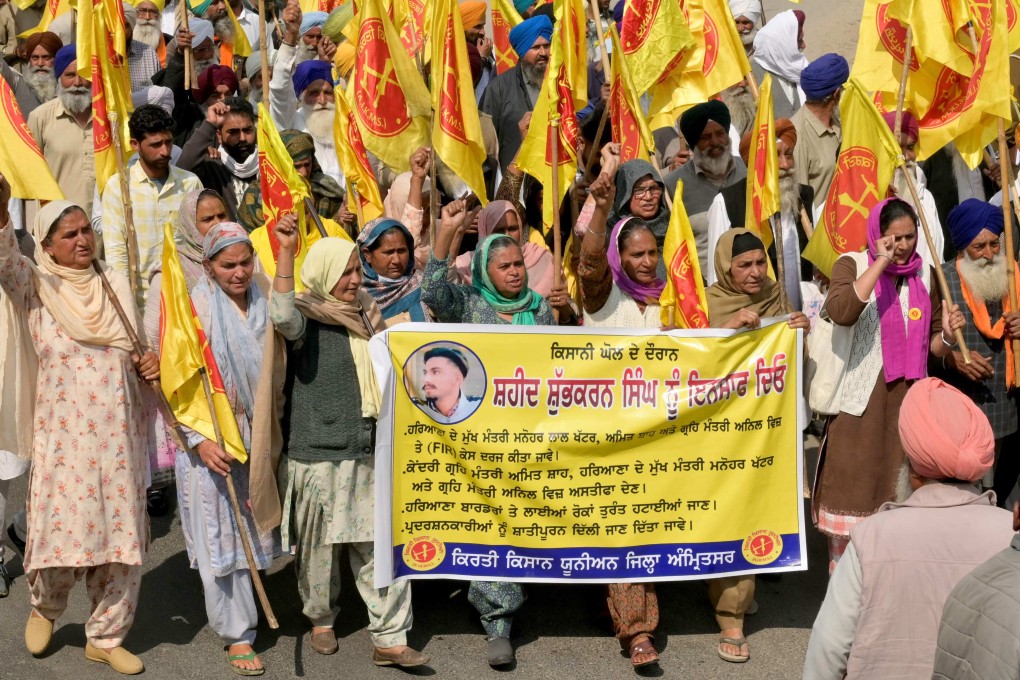 Farmers shout slogans during a demonstration in Amritsar on February 29 to seek justice for Shubhkaran Singh, a farmer who lost his life amid the ongoing farmers protest. Photo: AFP