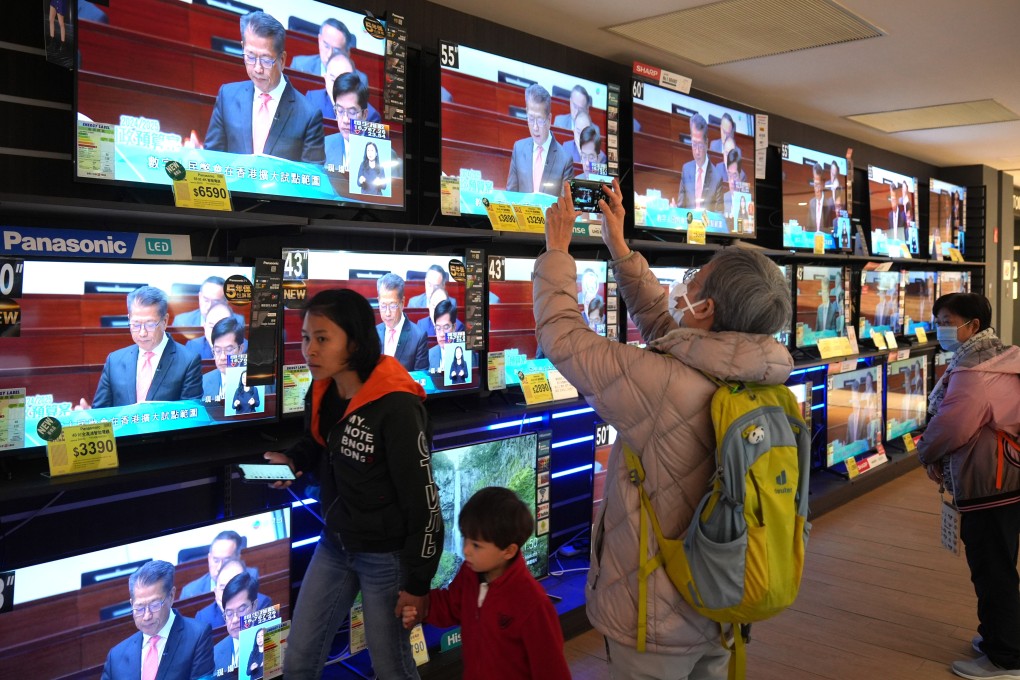 Televisions in an electronics store in Tai Koo display the live broadcast of Financial Secretary Paul Chan Mo-po delivering his budget address at the Legislative Council complex on February 28. Photo: Eugene Lee