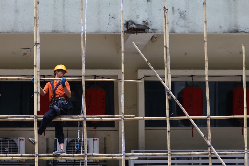 Workers set up scaffolding at a building in Mong Kok. File photo: Dickson Lee
